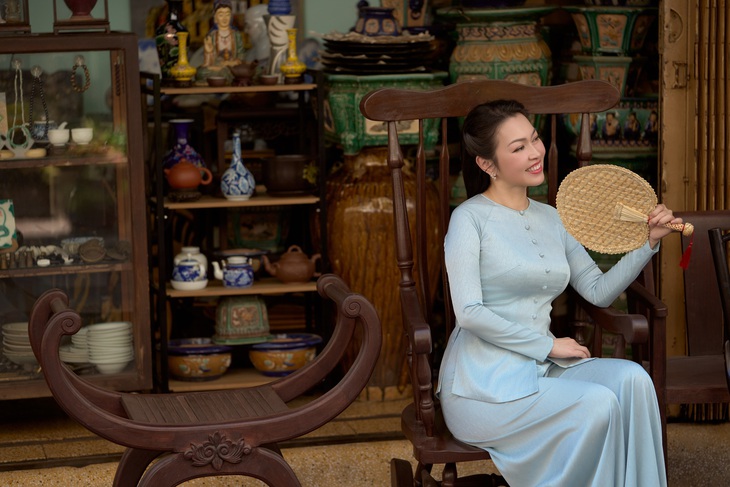 Thúy Loan cũng được khán giả chú ý khi thủ vai Út Trong phim "Đất Phương Nam". Hình ảnh một người con gái Nam Bộ nhỏ bé nhưng kiên cường được cô thể hiện rất thành công. Bên cạnh đó, nhan sắc nữ diễn viên cách đây hơn 20 năm cũng từng được xem là biểu tượng, khiến nhiều người phải xuýt xoa.