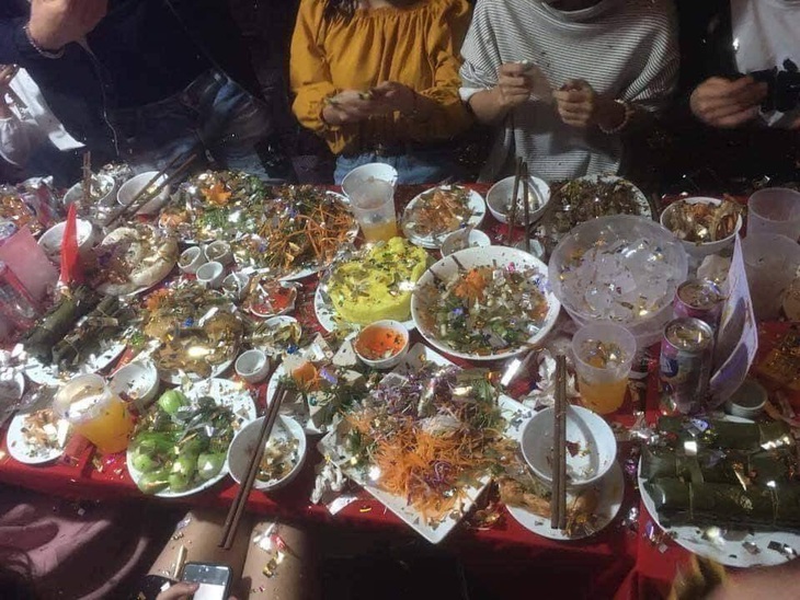 Còn gì nữa đâu mà tiếc với sầu... 