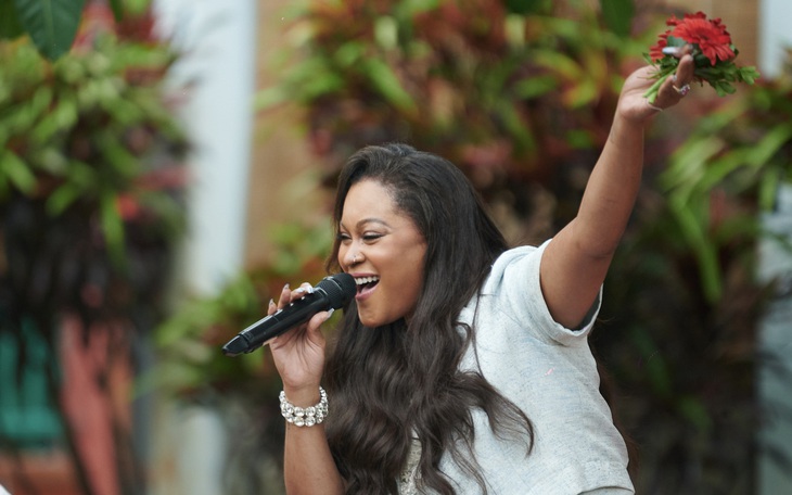 Shontelle đón Giáng sinh đầu tiên ở Việt Nam - Ảnh 3.