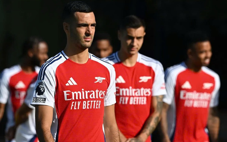 Declan Rice muốn cùng Arsenal gặp Chelsea dù bị gãy ngón chân - Ảnh 3.