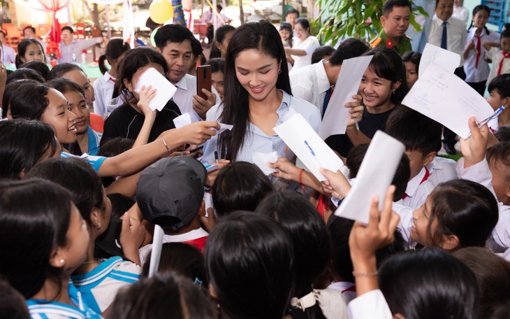 H'Hen Niê được MC Quyền Linh đặc biệt khen ngợi - Ảnh 5.