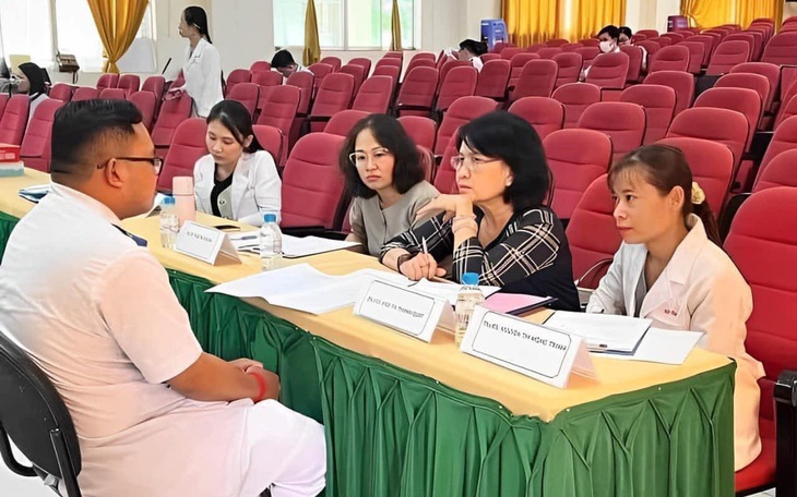 Kim Kardashian hóa trang cá sấu bạch tạng, ông chủ Meta thành John Wick - Ảnh 8.