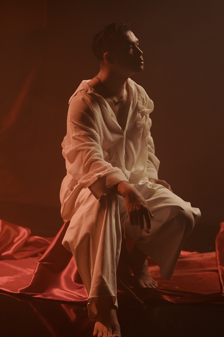 Trương Thế Vinh vừa hát vừa làm đạo diễn - Ảnh 3.