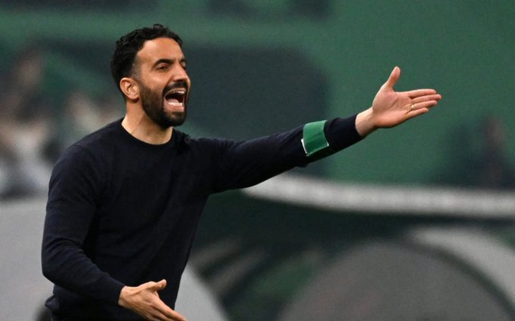 HLV Ruben Amorim của Man Utd ‘dị ứng’ với tiếng hò reo tên mình - Ảnh 3.