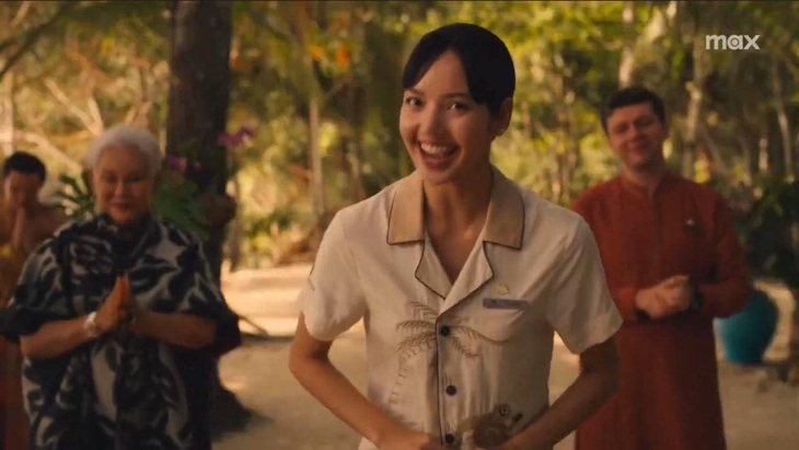 Lần đầu đóng phim, Lisa khiến fans ‘cười ngất’ với tạo hình như gái quê đóng hài - Ảnh 2.