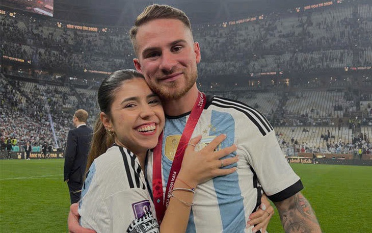 Cựu tiền đạo Liverpool Andy Carroll bị phát hiện lẻn vào nhà vợ cũ - Ảnh 2.