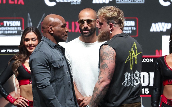 Khán giả la ó, đòi lại tiền vì trận đấu của Mike Tyson quá chán - Ảnh 2.