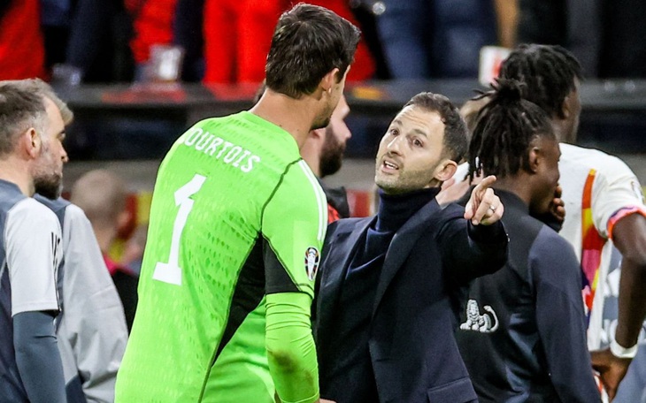 Thủ môn Buffon từng từ chối gia nhập Barca sau một bài hát - Ảnh 4.