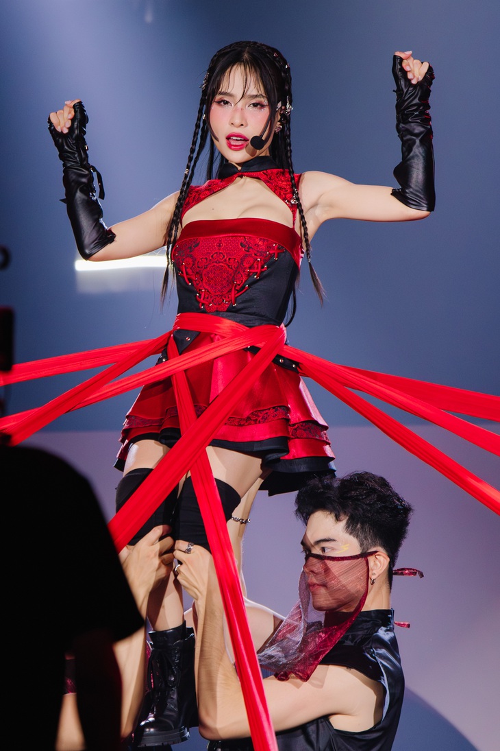 Công diễn 1 'Chị đẹp đạp gió 2024': Bất phân thắng bại - Ảnh 5.