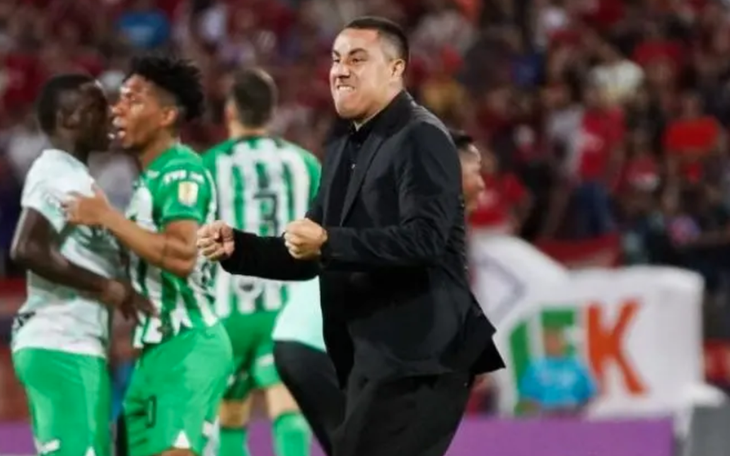 Màn ăn mừng bàn thắng kỳ lạ tại FA Trophy - Ảnh 2.