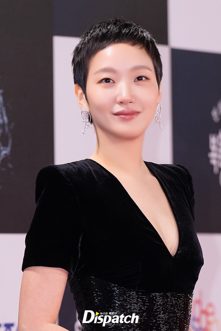 Lee Je Hoon đi guốc dự lên thảm đỏ Rồng Xanh 2024  - Ảnh 6.