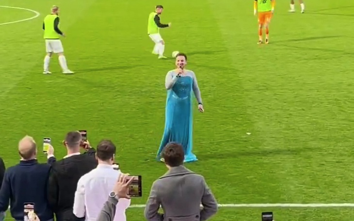 Cuộc đối đầu cha – con hy hữu của Ashley Young ở Cúp FA - Ảnh 2.