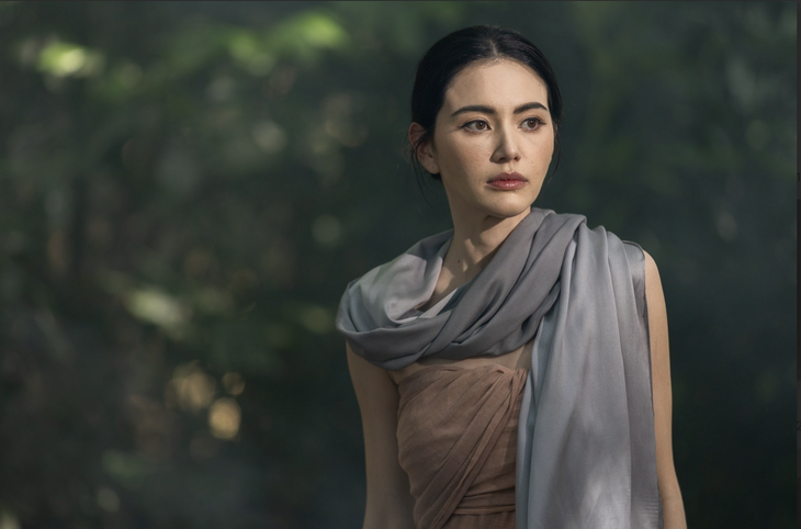 Cảnh hôn đồng giới gây sốc của ‘ma nữ’ Mai Davika - Ảnh 1.