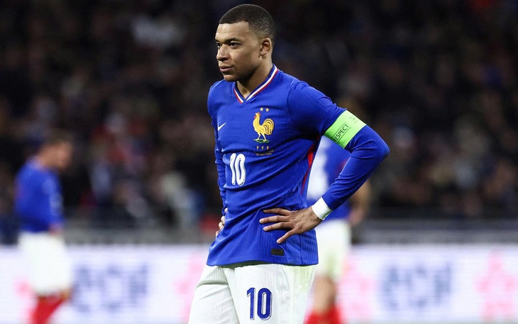 Danh thủ Pháp Lizarazu trở thành võ sĩ vô địch jiu-jitsu vì hội chứng lạ - Ảnh 3.