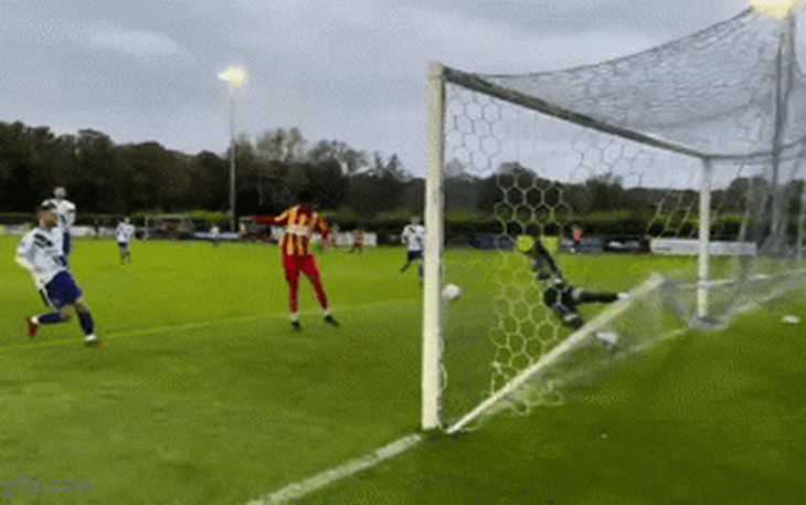 Thủ môn Buffon từng từ chối gia nhập Barca sau một bài hát - Ảnh 5.