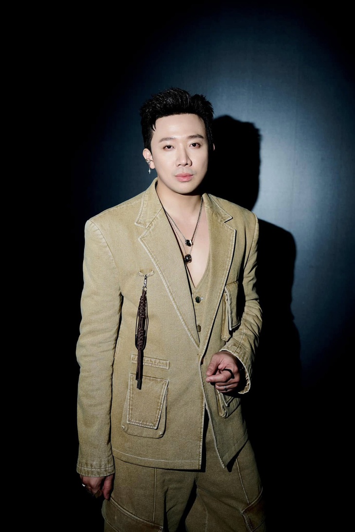 Tiểu Vy, Kỳ Duyên bất ngờ xuất hiện trong poster phim Tết của Trấn Thành - Ảnh 1.