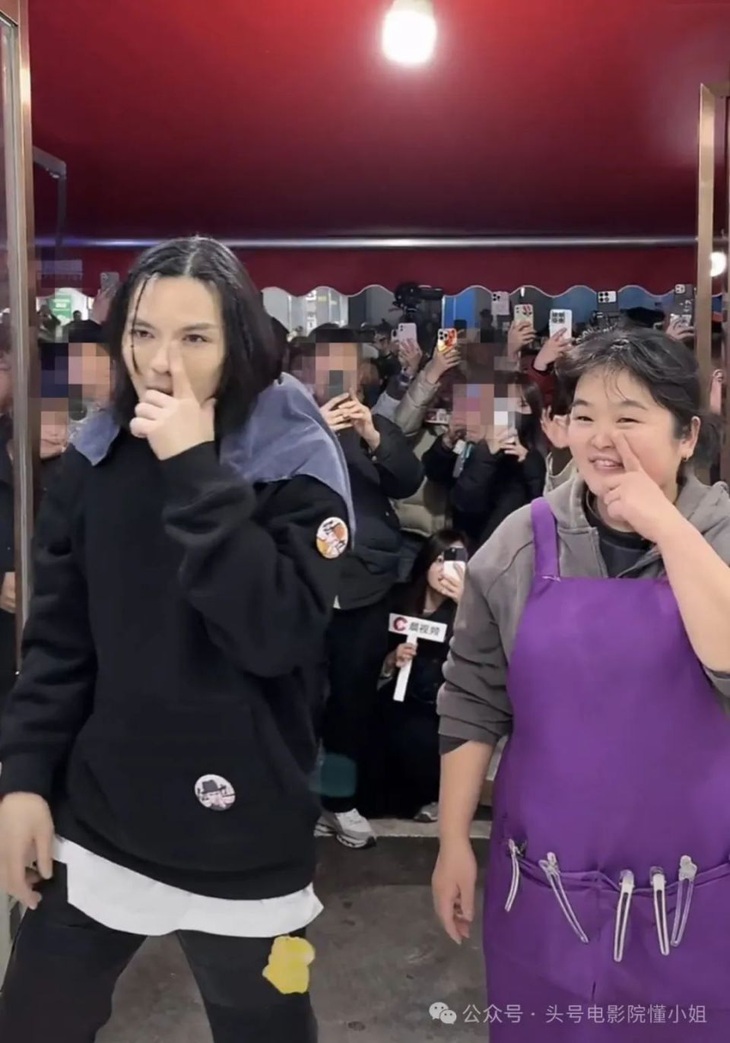 60 triệu người xem quý tử nhà ‘trùm giải trí Hong Kong’ cắt tóc - Ảnh 2.