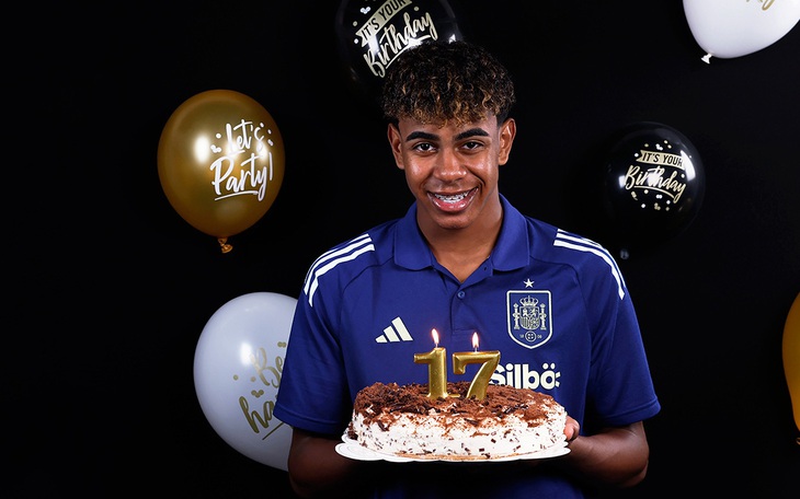 Fan hâm mộ đổi đời nhờ thẻ bài Lamine Yamal - Ảnh 5.