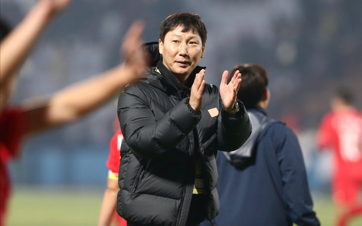 CLB Indonesia qua mặt trọng tài đá 12 cầu thủ trên sân - Ảnh 3.