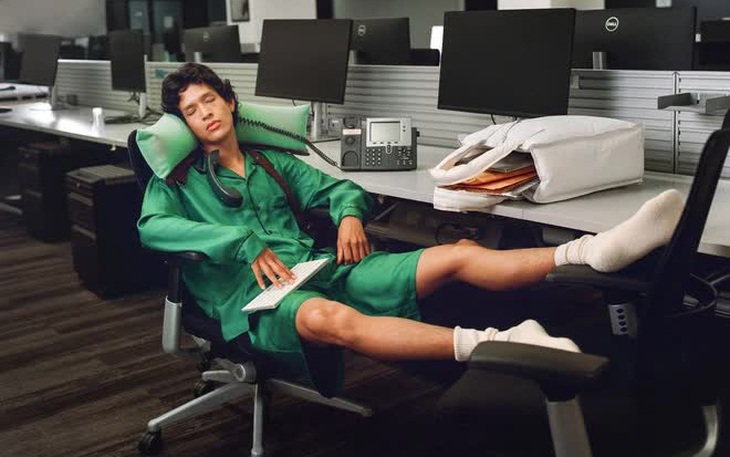 Oái ăm chưa, robot giao hàng băng qua đường ẩu gây tai nạn! - Ảnh 3.