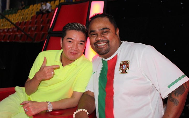 DJ Mie, Isaac bóc túi mù giúp người nghèo - Ảnh 2.