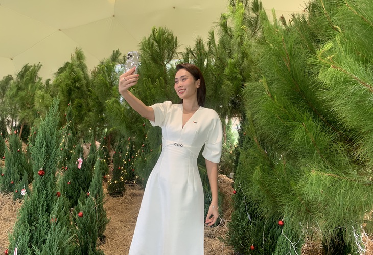 Giới trẻ Sài thành hào hứng check-in tại rừng thông thật giữa lòng thành phố - Ảnh 4.