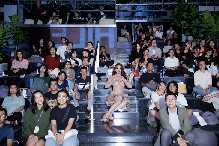 Mẹ con cô Dần của 'Áo lụa Hà Đông' hội ngộ sau 18 năm - Ảnh 5.