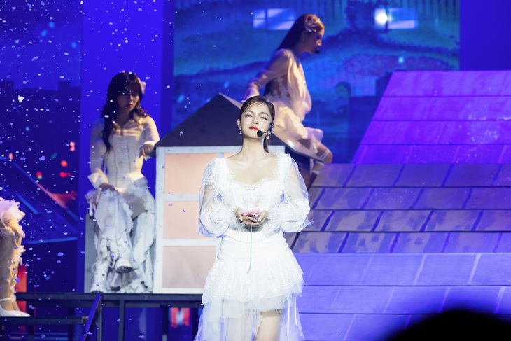 Phạm Quỳnh Anh mạo hiểm thay đổi ở 'Chị đẹp đạp gió' - Ảnh 4.