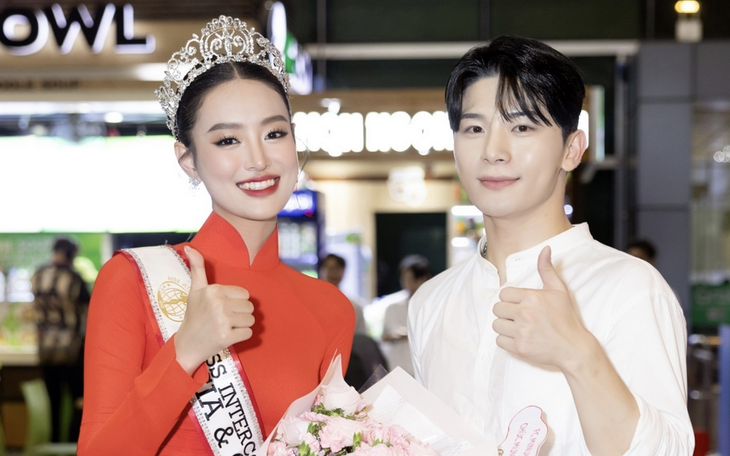 Tuyển thủ Singapore 'cháy phố' với xe điện ở Việt Trì - Ảnh 6.