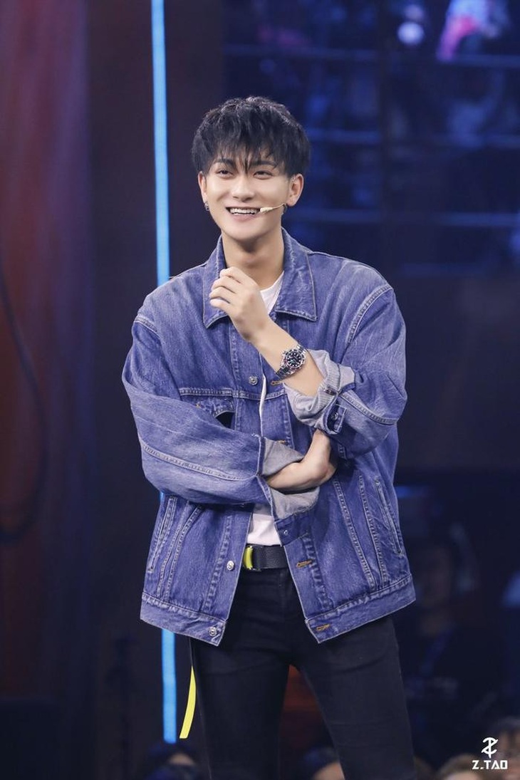 Hoàng Tử Thao hứa tặng 10 chiếc xe hơi để 'kéo follow' - Ảnh 2.