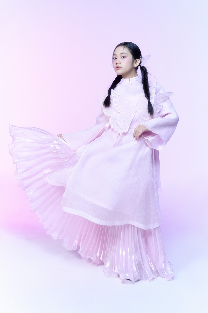 Nhà thiết kế Nguyễn Minh Công gợi ý mẫu áo dài diện Tết cho các 'ngoan xinh yêu' - Ảnh 14.