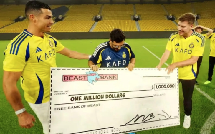 Cristiano Ronaldo tắm hồ băng giá gần Bắc cực đón Giáng sinh - Ảnh 4.