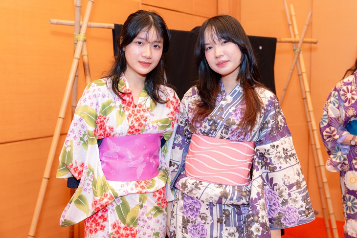 Rộn ràng ngắm, thử Kimono - Ảnh 7.