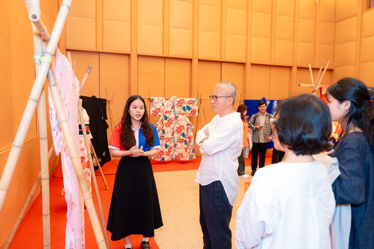 Rộn ràng ngắm, thử kimono - Ảnh 6.