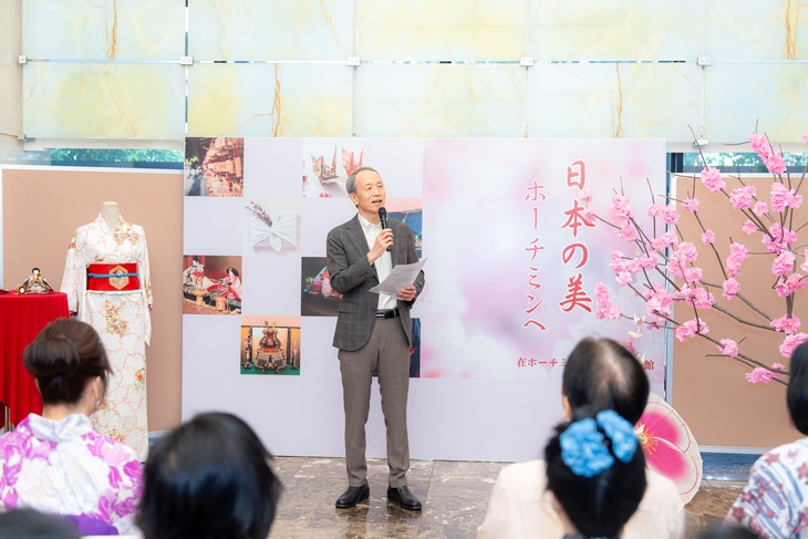 Rộn ràng ngắm, thử kimono - Ảnh 2.