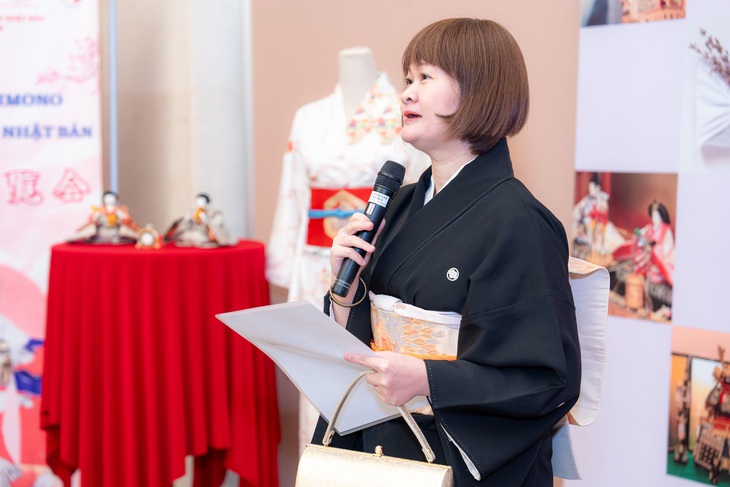 Rộn ràng ngắm, thử kimono - Ảnh 3.