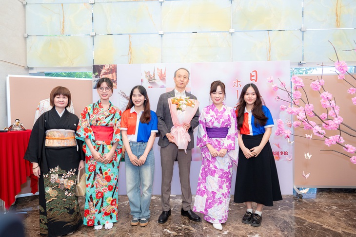 Rộn ràng ngắm, thử kimono - Ảnh 9.