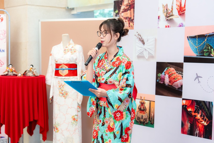 Rộn ràng ngắm, thử kimono - Ảnh 4.