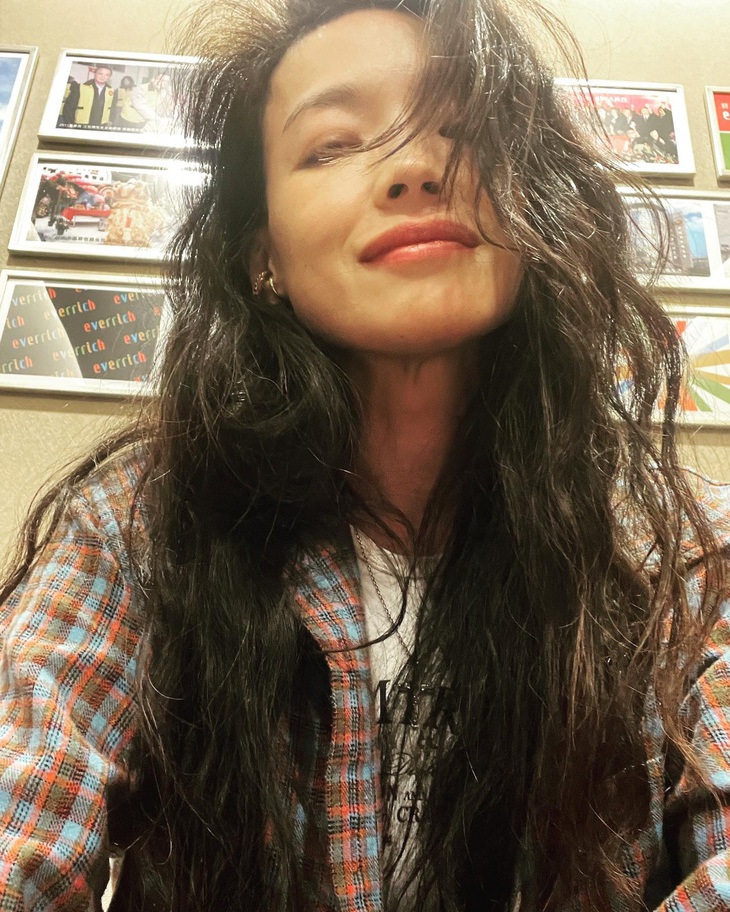 Thư Kỳ được mệnh danh là nữ hoàng mặt mộc, nữ hoàng không tuổi