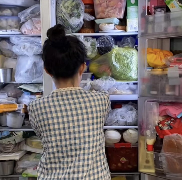 Mùng 2 chợ bán rồi mà mẹ... 