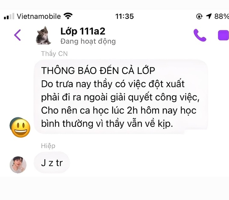 Thầy có tính cách hài hước có khác. 