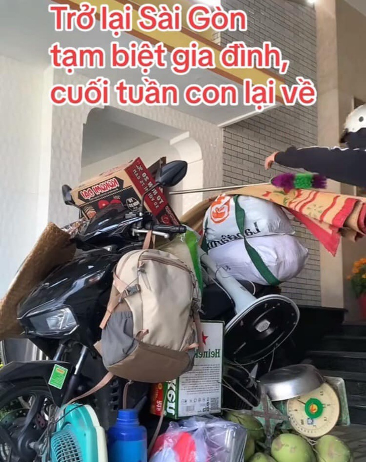 Con với chả cái. 