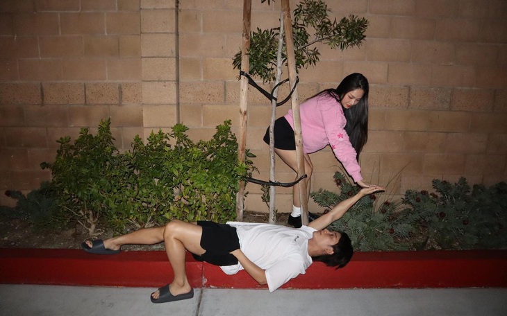 Miu Lê, Trúc Nhân tạo dáng 