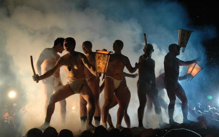 Phải mặc áo giáp đi dạy vì bị học sinh đe dọa- Ảnh 4.