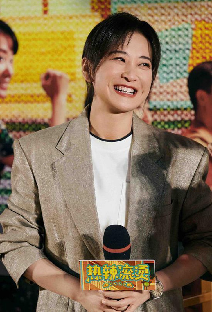 Giả Linh xinh đẹp tái xuất để quảng bá cho bộ phim thứ 2 của mình.