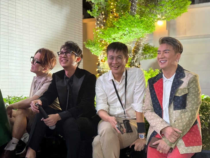 MC Minh Xù hào hứng nhập hội cùng Đàm Vĩnh Hưng, Lê Hoàng, Vũ Hà một cách vui vẻ