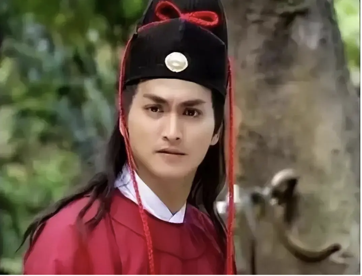 ‘Triển Chiêu' Hà Gia Kính