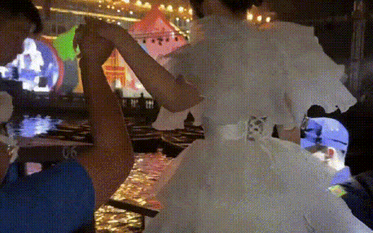 Phương Mỹ Chi lần đầu trải nghiệm phương tiện đặc biệt để chạy show