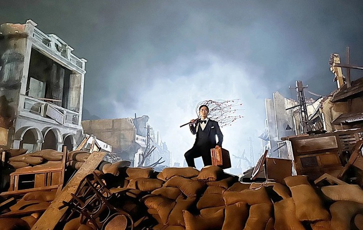 Bối cảnh Đào, phở và piano vừa có sự khốc liệt vừa đậm chất thơ