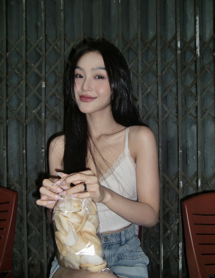 Cù Thị Trà ghi điểm với phong cách đời thường đơn giản, hiện đại và gợi cảm